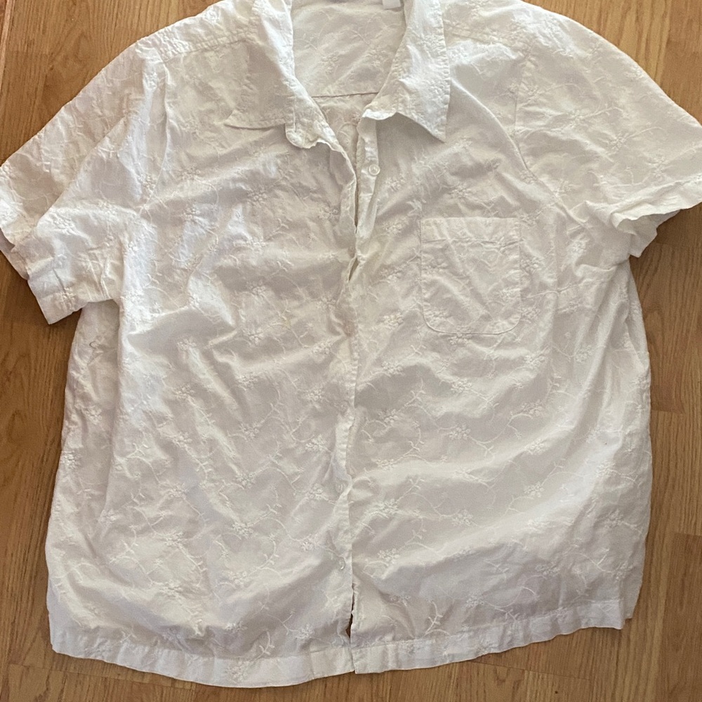 Preowned women’s white embroidered top 3 X